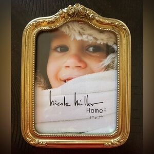 Nicole Miller 5 x 7 picture frame
